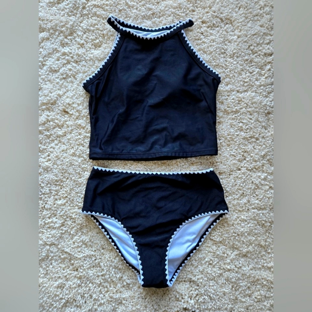 Women's black and white tankini bikini set